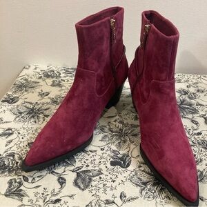 IMNYC  Sz 7.5 Isaac Mizrahi Suede w/ Gold Accent Stacked Heel Frances Booties